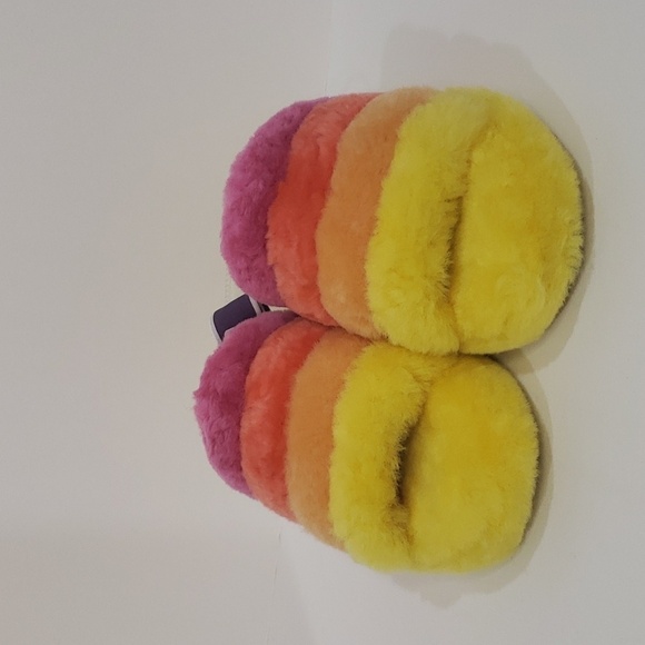 680- UGG SLIP-ON WOMEN'S PLATFORM PRIDE RAINBOW FLUFF SHEEPSKIN SLIPPERS Sz 7 - Picture 3 of 7
